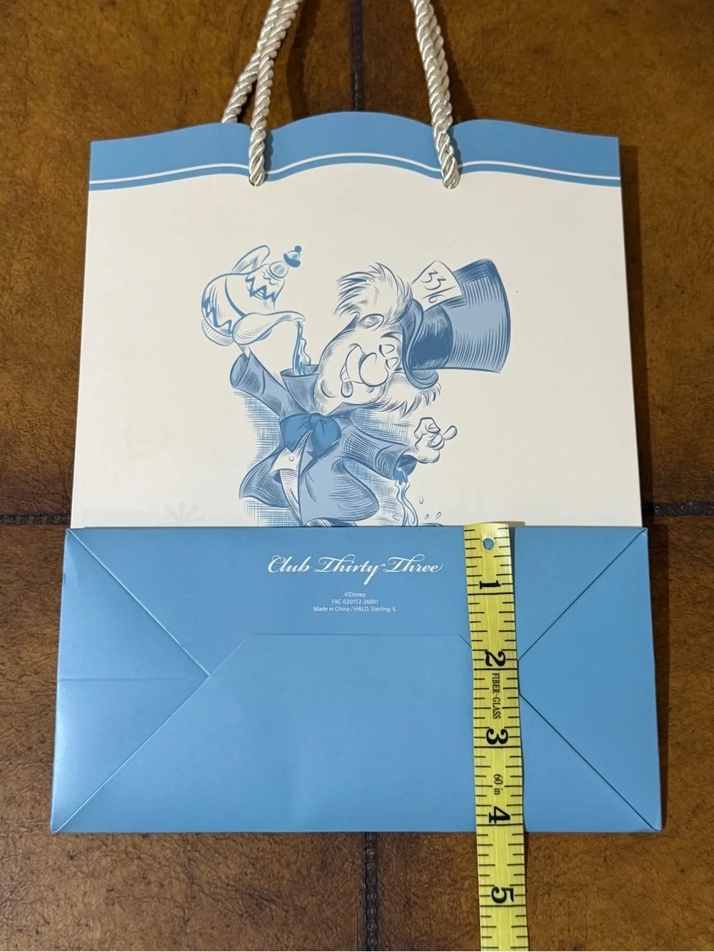 New Disneyland Club 33 Alice In Wonderland Medium Size Gift Bag & Paper Set